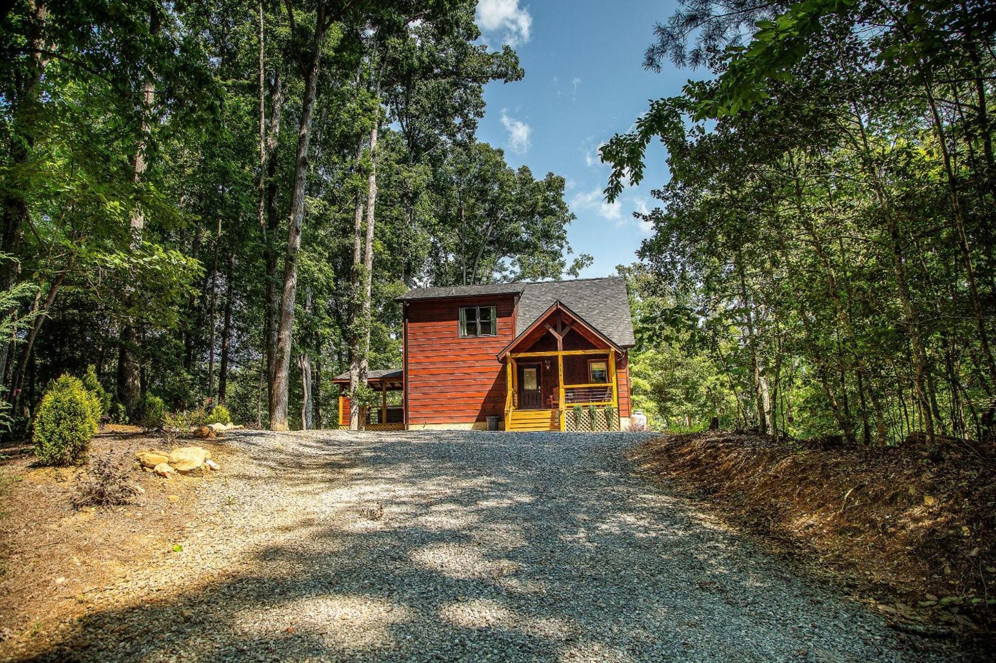 Adore The Smores Rustic Mountain Charm Outdoor Spaces And A Cozy Hot Tub Blue Ridge Exterior photo