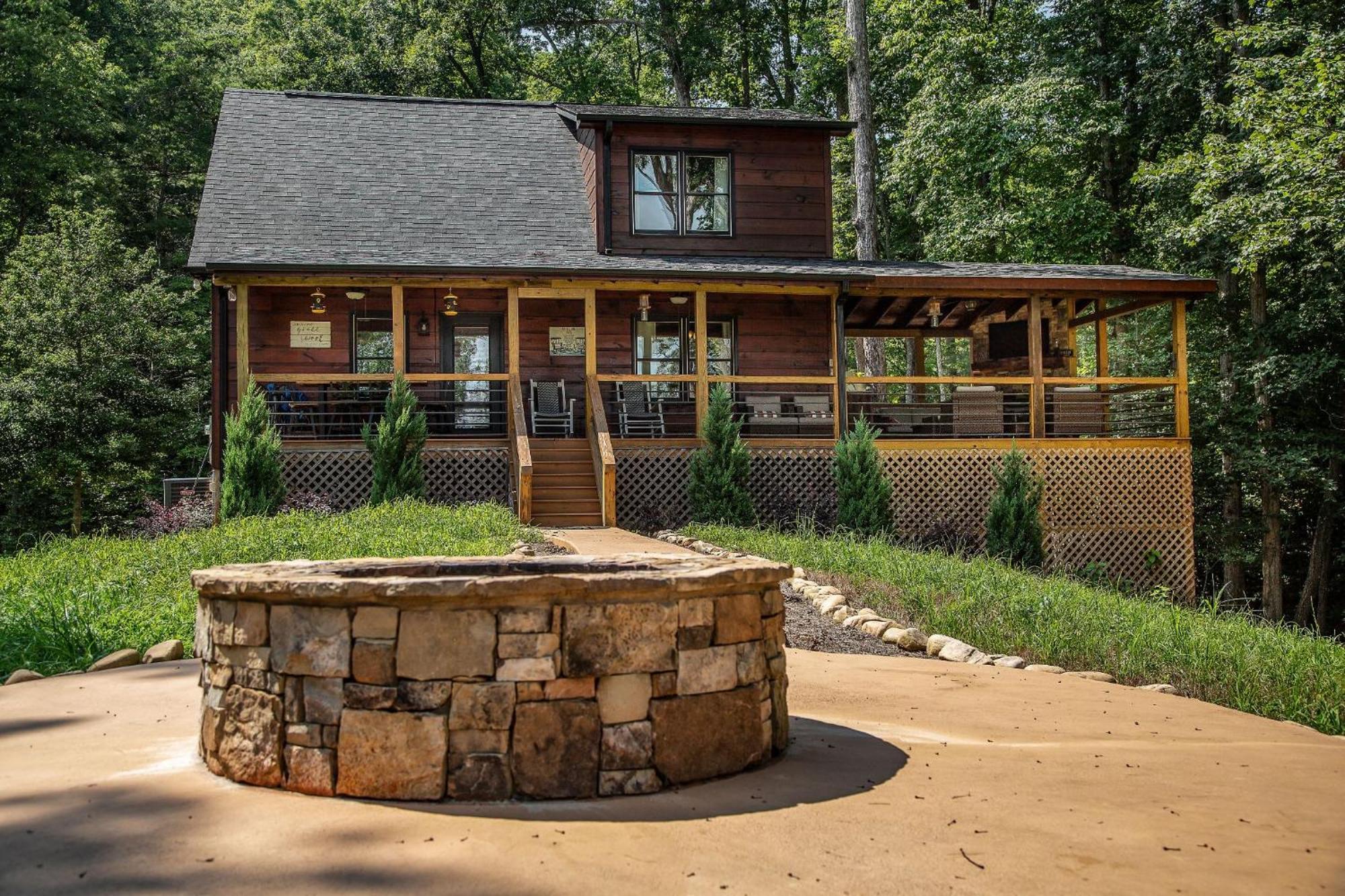 Adore The Smores Rustic Mountain Charm Outdoor Spaces And A Cozy Hot Tub Blue Ridge Exterior photo