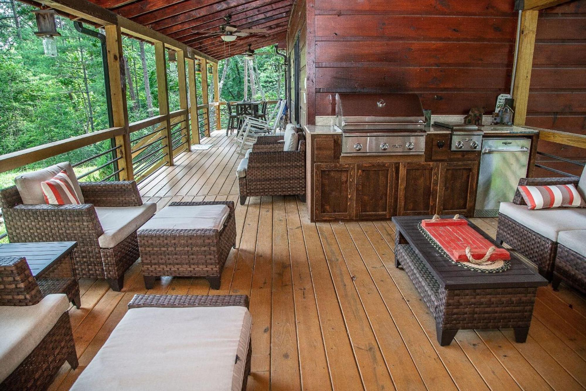 Adore The Smores Rustic Mountain Charm Outdoor Spaces And A Cozy Hot Tub Blue Ridge Exterior photo